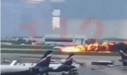 飞机事故视频,飞机事故现场还原，揭秘事故瞬间